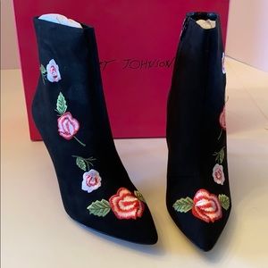 Blue by Betsy Johnson Estelle women’s Ankle Boot